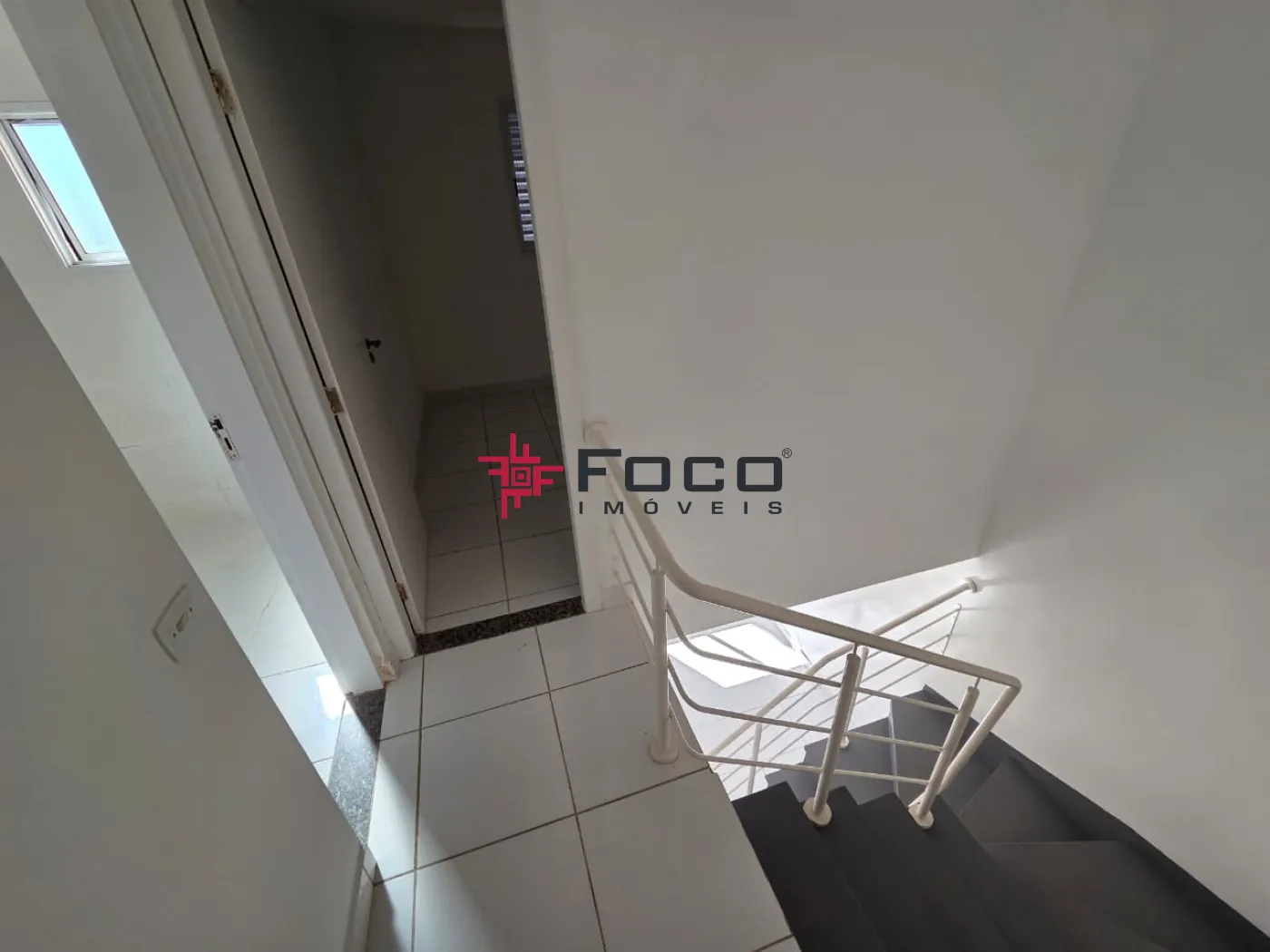 Alugar Casa / Condomínio em São José dos Campos R$ 2.200,00 - Foto 3