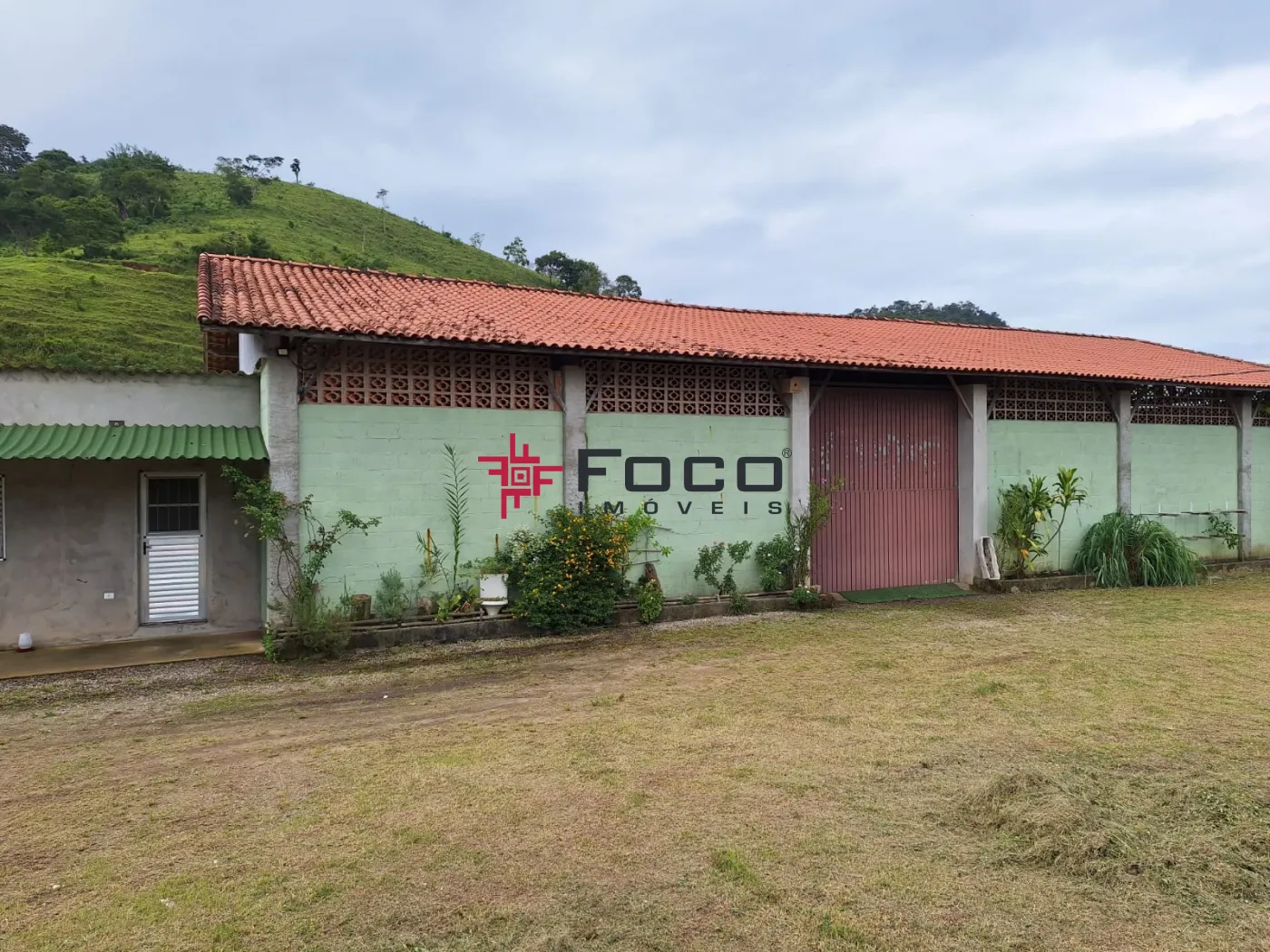 Alugar Comercial / Galpão em Jambeiro R$ 4.500,00 - Foto 1