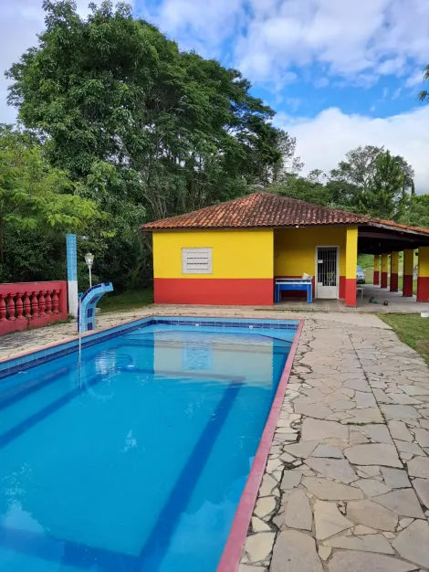 imagem 1 - Chácara / MOBILIADA e ESCRITURADA / 04 quartos com 02 suítes / Piscina / Área Gourmet / 4.300m² de terreno / 130m²  de construção / Guararema imagem 1 - Chácara / MOBILIADA e ESCRITURADA / 04 quartos com 02 suítes / Piscina / Área Gourmet / 4.300m² de terreno / 130m²  de construção / Guararema