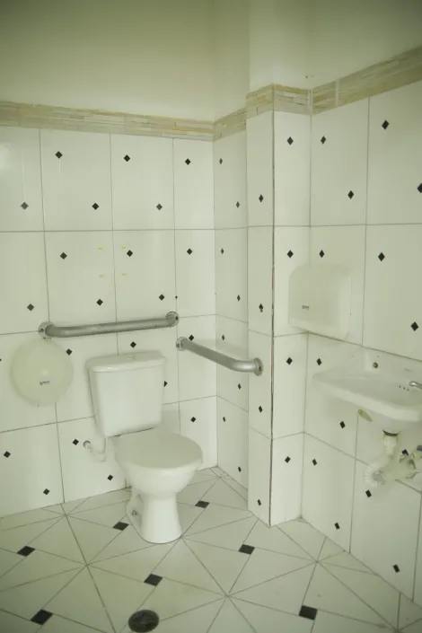 imagem 3 - Ponto Comercial, com 300 metros de salão plano, mezanino 80 metros,2 banheiros imagem 3 - Ponto Comercial, com 300 metros de salão plano, mezanino 80 metros,2 banheiros