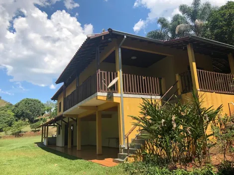 imagem 1 - Excelente sítio  / 02 casas / COM ESCRITURA / 135.000 m² de terreno / 300 m² de construção / 02 nascentes / Piscina / Área Gourmet / Lago de Peixe / São José dos Campos. imagem 1 - Excelente sítio  / 02 casas / COM ESCRITURA / 135.000 m² de terreno / 300 m² de construção / 02 nascentes / Piscina / Área Gourmet / Lago de Peixe / São José dos Campos.