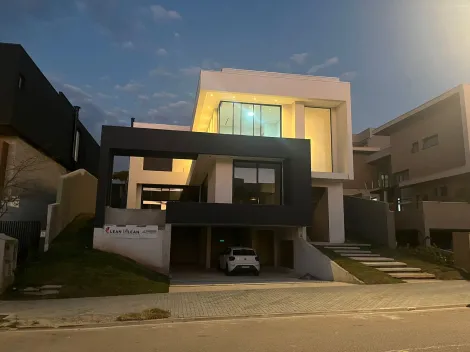imagem 2 - Casa de Alto Padrão com 4 suítes no Condomínio Alphaville - Urbanova imagem 2 - Casa de Alto Padrão com 4 suítes no Condomínio Alphaville - Urbanova