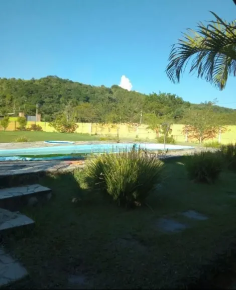 imagem 1 - Excelente chácara com piscina / MOBILIADA / salão de jogos / 05 dormitórios com 2 suítes / 190 m² de construção / 2000 m² de terreno / Jacareí - Guararema imagem 1 - Excelente chácara com piscina / MOBILIADA / salão de jogos / 05 dormitórios com 2 suítes / 190 m² de construção / 2000 m² de terreno / Jacareí - Guararema