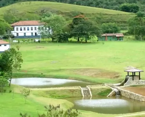 imagem 4 - Fazenda Histórica de 1832 / Mobiliada, porteira fechada / Escriturada / Piscinas / Lagos / Nascentes / A 03 KM do centro de Piquete. imagem 4 - Fazenda Histórica de 1832 / Mobiliada, porteira fechada / Escriturada / Piscinas / Lagos / Nascentes / A 03 KM do centro de Piquete.